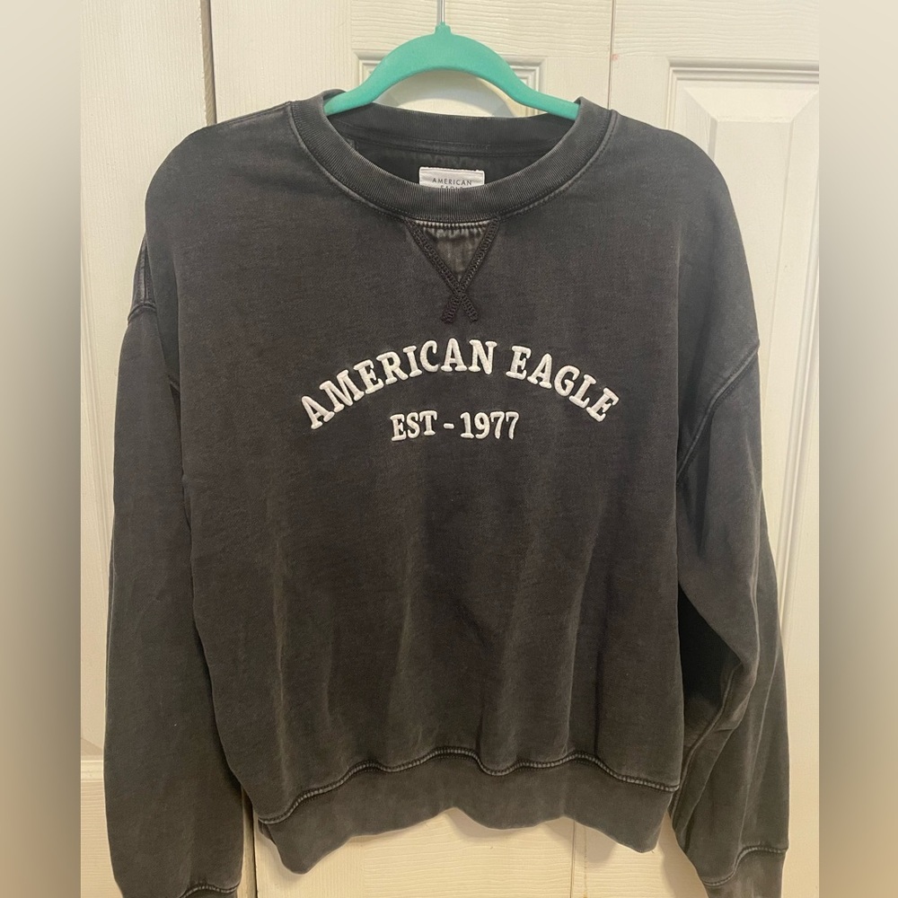 American Eagle crew neck